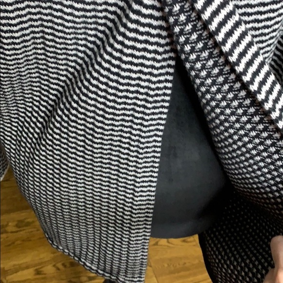 CABI ladies split style sweater (Fergie 3167) - Picture 6 of 6